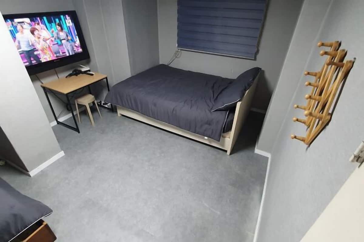 Soundproofing, free WiFi