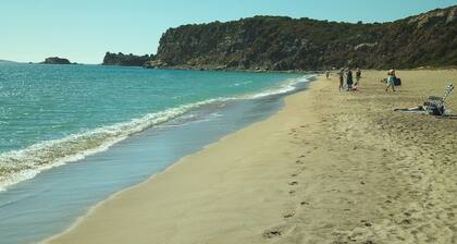 Despite Corona summer vacation on southern Greek beaches