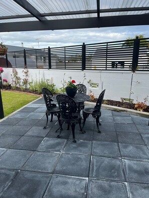 屋外ダイニングエリア