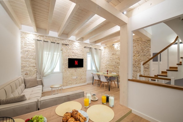 Apartment, Smoking
