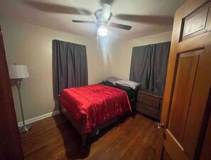 2 dormitorios, tabla de planchar con plancha, wifi y ropa de cama