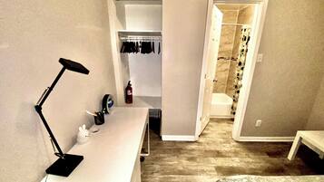 1 bedroom, desk, free WiFi, bed sheets