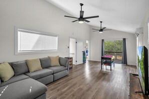 Smart TV, fireplace, table football, ping pong - Lackland AFB Luxury - Sleeps 15 · Games · Big Yard (San Antonio)