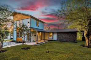 Exterior - Lackland AFB Luxury - Sleeps 15 · Games · Big Yard (San Antonio)