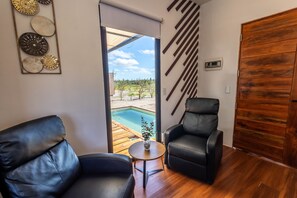 32-inch Smart TV with digital channels, Netflix, smart speakers