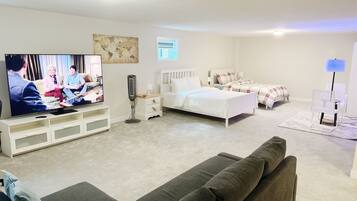 Studio | In-room safe, desk, laptop workspace, blackout curtains