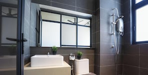 Deluxe Studio | Bilik Mandi