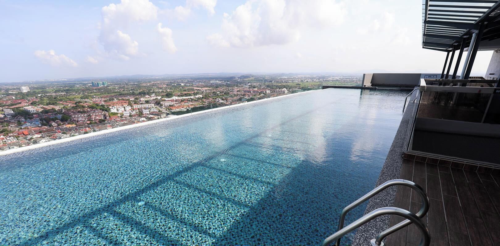 Indoor pool, 2 outdoor pools