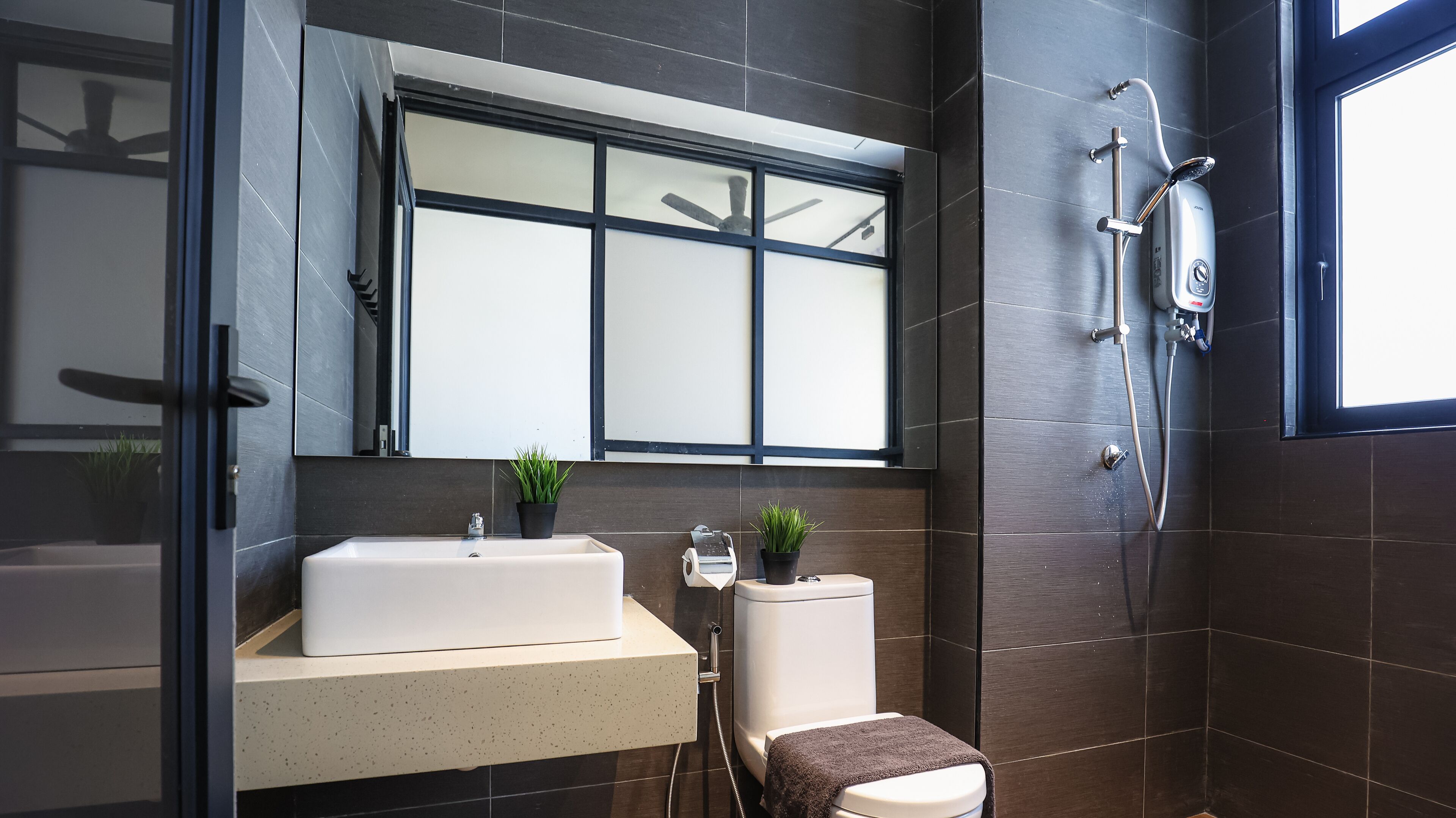 Deluxe Studio | Bathroom | Shower, hydromassage showerhead, hair dryer, bidet