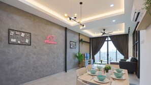 Deluxe Apartment | In-room dining
