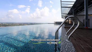 Indoor pool, 2 outdoor pools