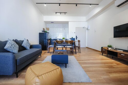 The Quartz Residence By I Housing