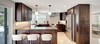 Luxe Paradise Escape on a Canal!