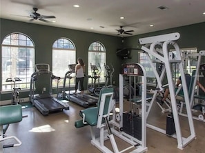 Fitness facility - Condo private balcony overlooking the pool close to Disney! (Davenport)