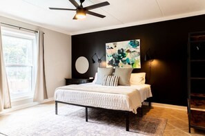 2 bedrooms, desk, iron/ironing board, free WiFi