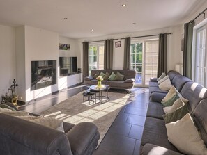 TV, fireplace, DVD player, table tennis