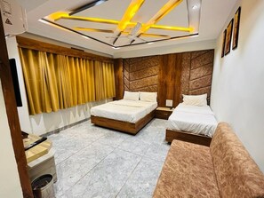 Deluxe Triple Room | Living area - Hotel Planet Villa (Ahmedabad)
