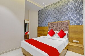 Quarto casal luxo | Roupas de cama premium, escrivaninha, Wi-Fi de cortesia, roupa de cama