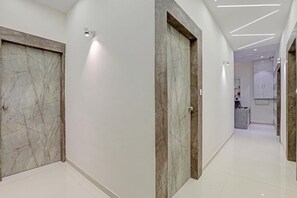 Lobby - Hotel Planet Villa (Ahmedabad)