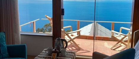 Deluxe Room, 1 Queen Bed | 1 bedroom, soundproofing, free WiFi