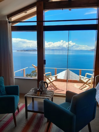 Deluxe Room, 1 Queen Bed | 1 bedroom, soundproofing, free WiFi