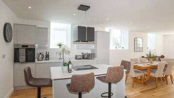 Fridge, dishwasher, electric kettle, toaster