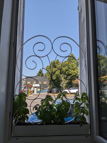 Pour 2 personnes joli petit studio T2 meublé de 20 m²  très propre