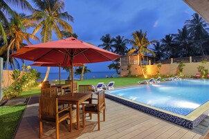 Outdoor pool, sun loungers