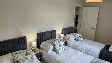 3 makuuhuonetta, silitysrauta/-lauta, Wi-Fi, vuodevaatteet