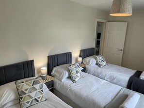 3 slaapkamers, een strijkplank/strijkijzer, wifi, beddengoed