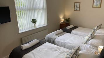 3 makuuhuonetta, silitysrauta/-lauta, Wi-Fi, vuodevaatteet