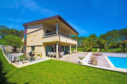 Villa in Sanxenxo with Sea View & Pool