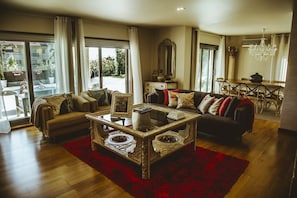 TV connectée, cheminée