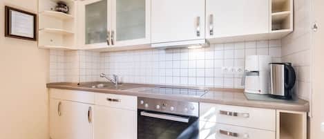 Mikrowelle, Ofen, Geschirrspüler, Hochstuhl