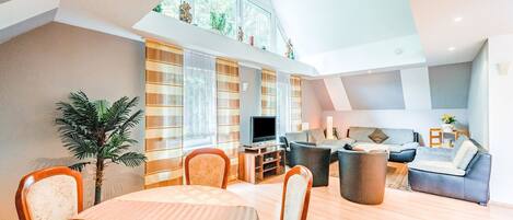 Smart TV, DVD player, pebolim