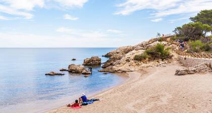 Belvilla by OYO Pink House