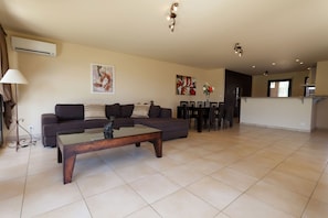 Smart TV, DVD player - Modern Villa in Coggia with Balcony (Sagone)