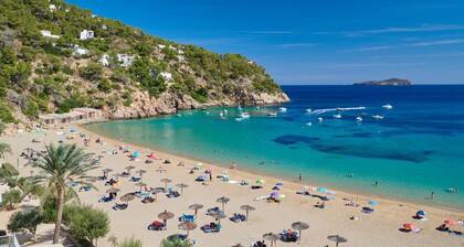 Casa en Ibiza con Vista al Mar y Jacuzzi