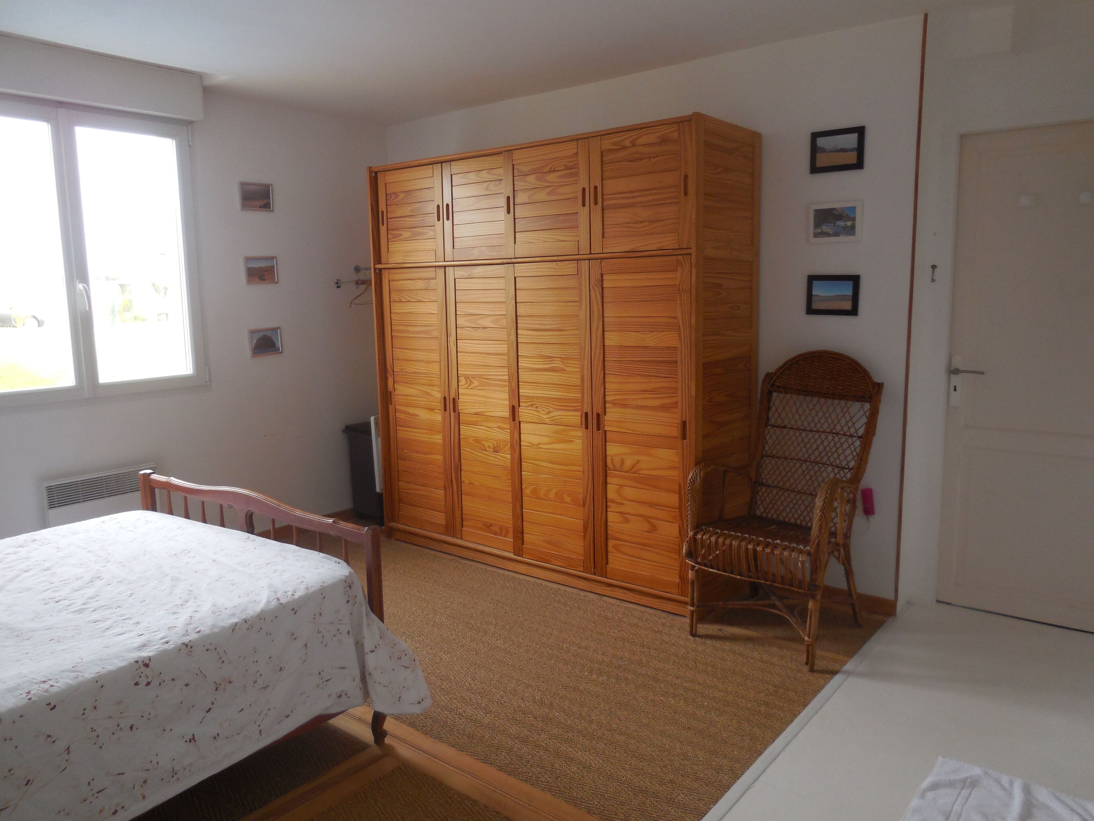 3 slaapkamers, een bureau, een strijkplank/strijkijzer, gratis wifi