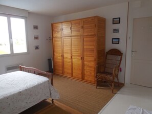 3 soverom, skrivebord, strykejern/-brett og wi-fi (inkludert)