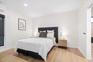 1 chambre, fer et planche Ă repasser, Wi-Fi gratuit, draps fournis