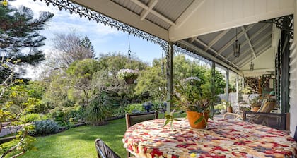Period home 10-minute walk to the Sorrento shops and 5 minutes to front beach.