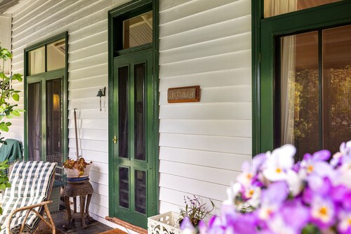 Period home 10-minute walk to the Sorrento shops and 5 minutes to front beach. 
