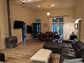 Living area - Period home 10-minute walk to the Sorrento shops and 5 minutes to front beach. (Sorrento)