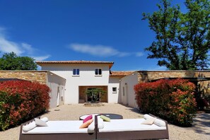 Terrace/patio - Villa in Var with Hill Views & Pool (Montauroux)