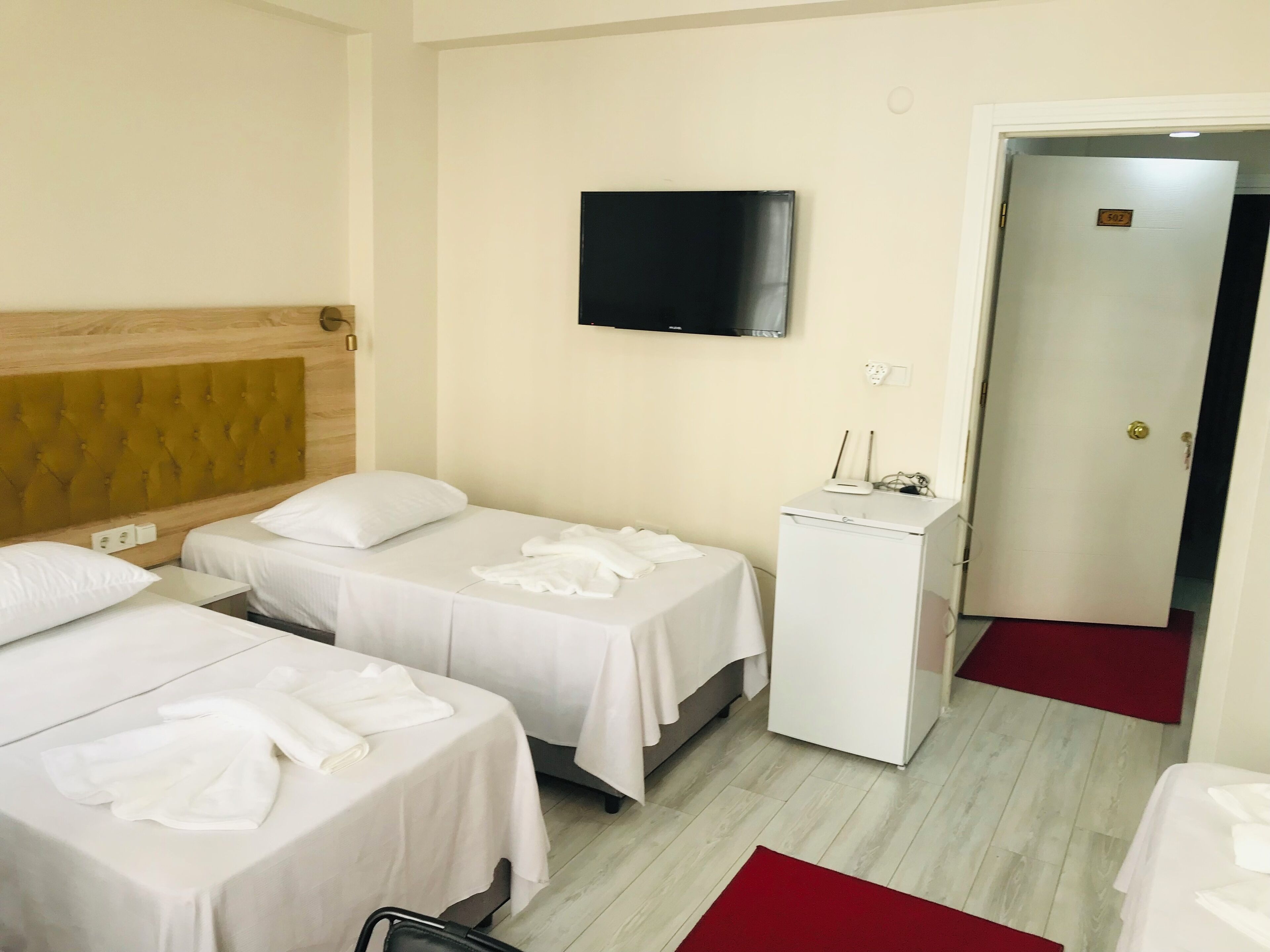 Family Quadruple Room | Egyptian cotton sheets, premium bedding, down comforters, desk