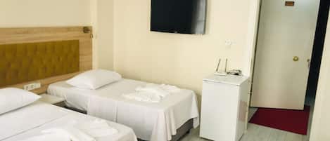 Family Quadruple Room | Egyptian cotton sheets, premium bedding, down comforters, desk