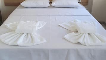 Family Quadruple Room | Egyptian cotton sheets, premium bedding, down comforters, desk