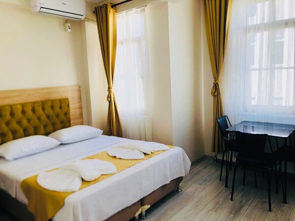 Family Quadruple Room | Egyptian cotton sheets, premium bedding, down duvets, desk - Halil Bey Konağı (Istanbul)