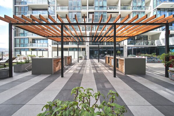 Property grounds - Beautiful Cambodian Inspired Apt with Pool & Gym (Adelaide)
